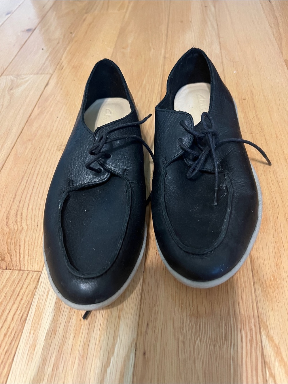 Clarks Women's Black Leather Lace-Up Flats